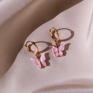 Blush Butterfly Earrings 💋🌸